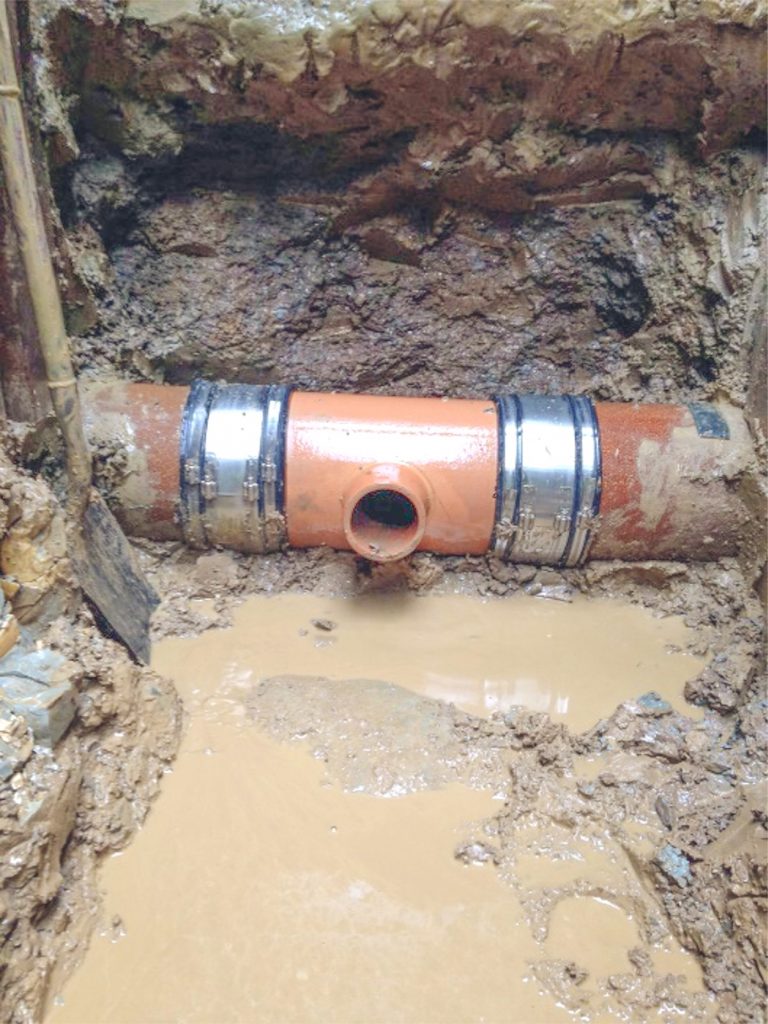 a square preformed junction in situ in a drain.